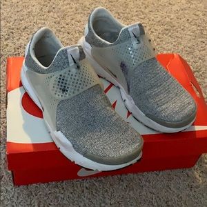 Women’s sock dart